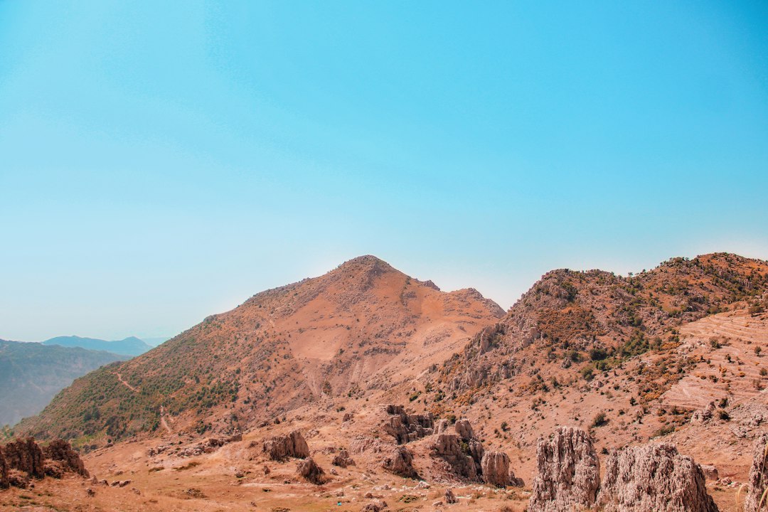 Sentieri tra i cedri millenari di Tannourine, Libano — Tannourine El Faouqa