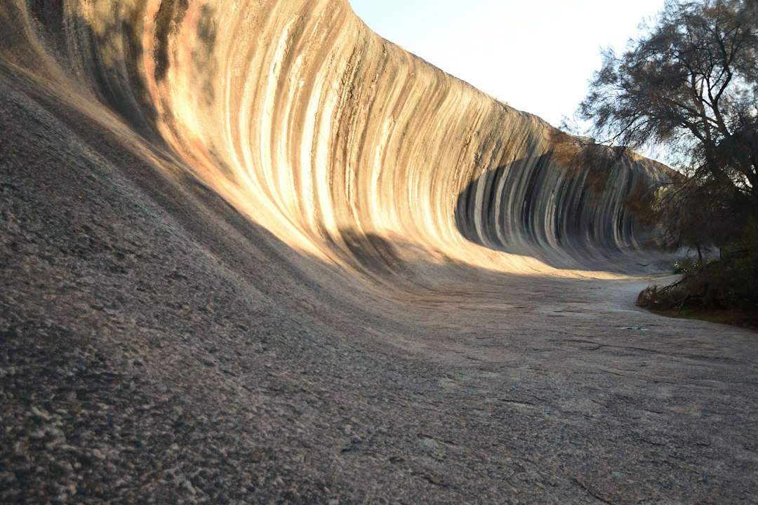 Wave Rock: der Felsen, der eine Welle im Herzen Australiens imitiert - Hyden WA 6359 | Secret World Trip Planner