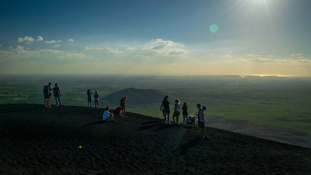Cerro Negro : skier sur la lave noire au Nicaragua - Cerro Negro Volcano | Secret World Trip Planner