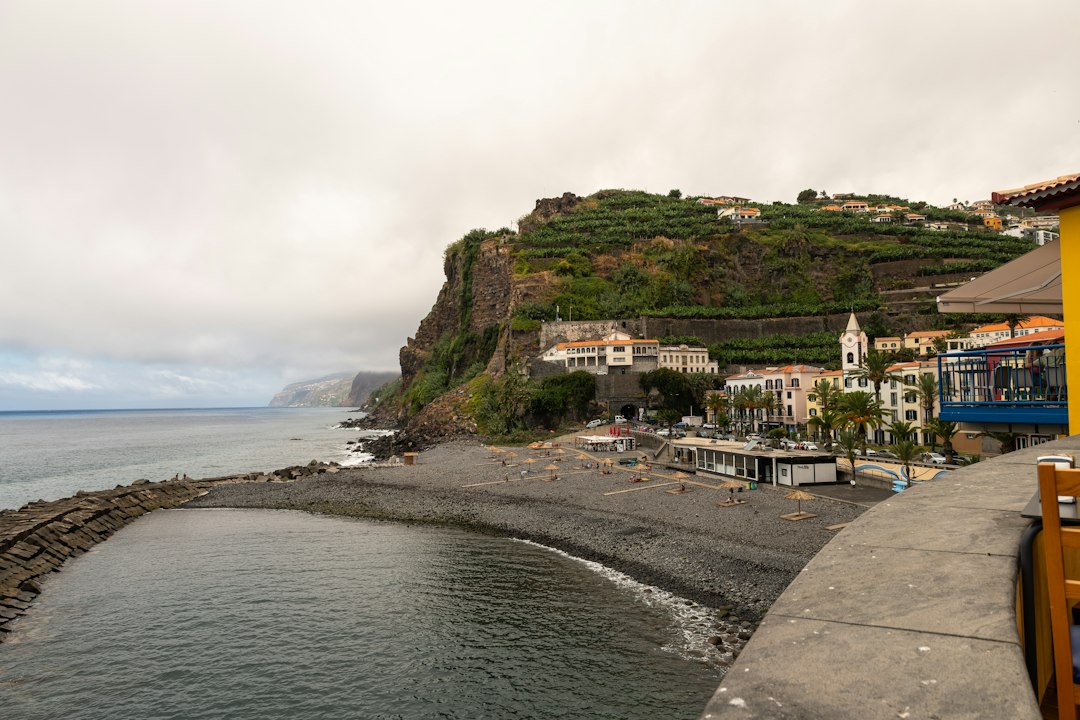Tramonti a Ponta do Sol: la terrazza sull'oceano di Madeira - Av. 1º de Maio | Secret World Trip Planner