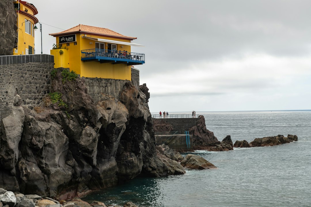 Tramontes à Ponta do Sol : la terrasse sur l'océan - Av. 1º de Maio | Secret World Trip Planner