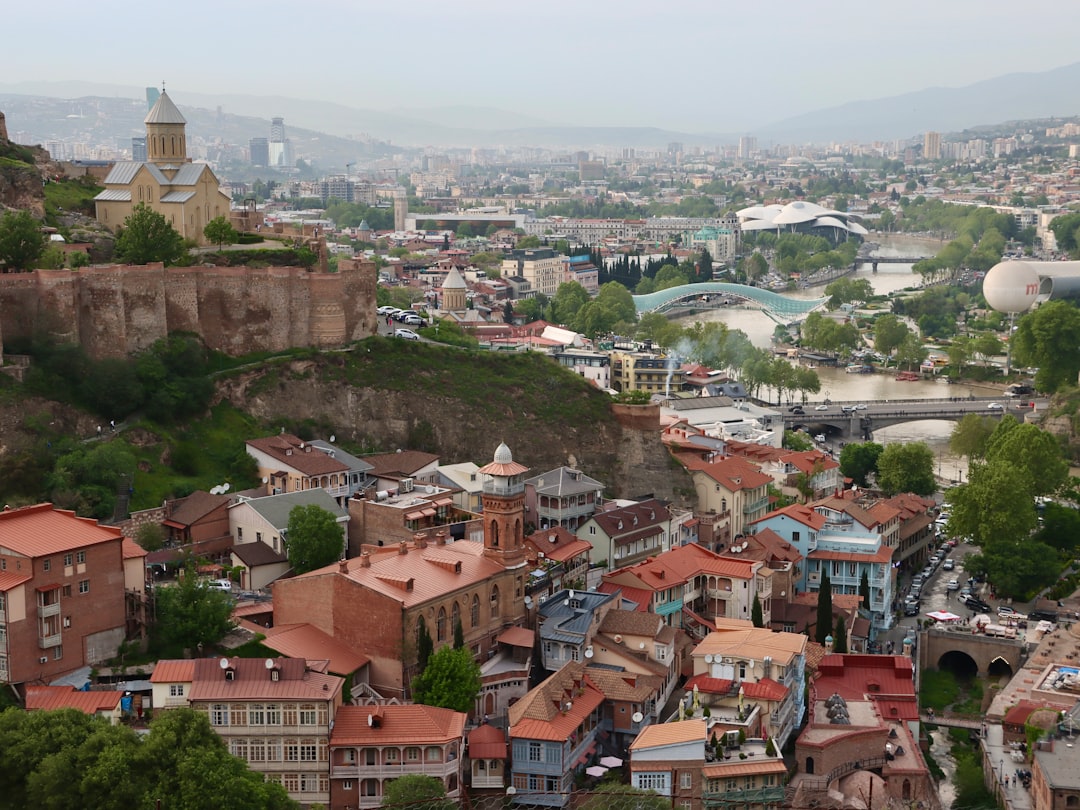 Narikala al tramonto: la fortezza sul gorge di Tbilisi - 20 Orpiri Dead End | Secret World Trip Planner
