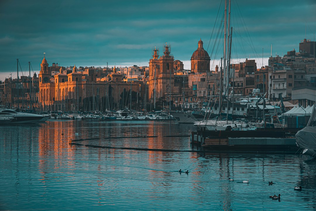 Scopri le Tre Grazie di Raffaello a Malta: un tesoro culturale - Ghajnsielem | Secret World Trip Planner