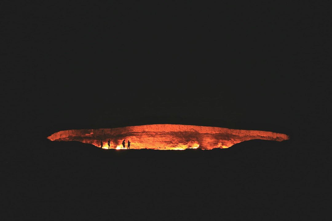 Darvaza: il cratere di fuoco nel deserto del Karakum - Porta dell'inferno | Secret World Trip Planner