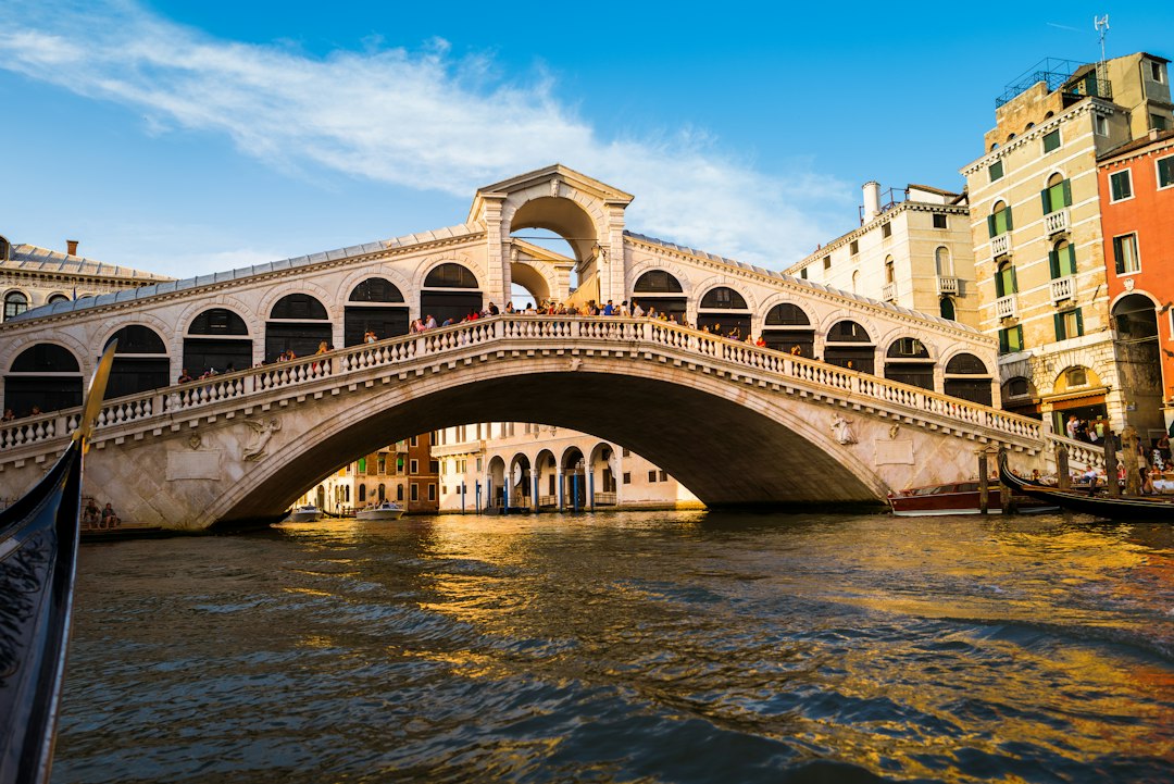 Ponte di Rialto: cuore di pietra sul Canal Grande - 30125 Venezia VE | Secret World Trip Planner
