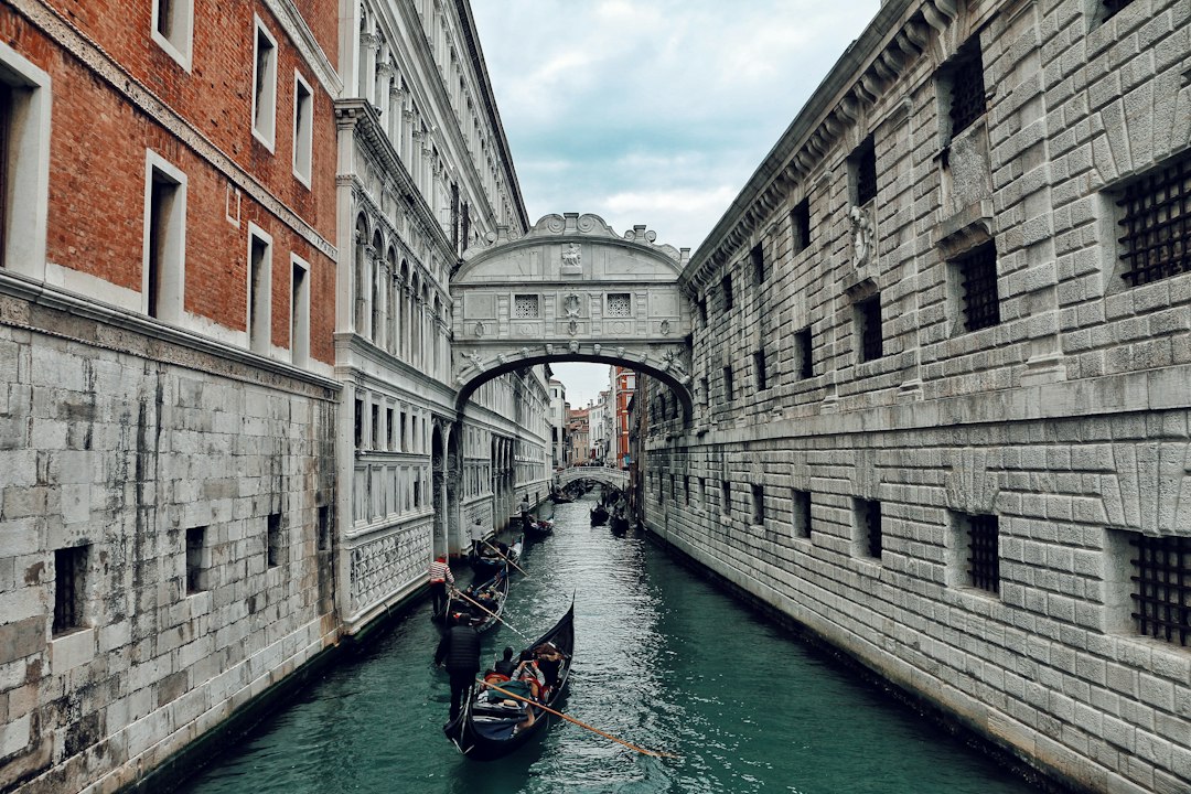Rialto Bridge: Stone Heart of the Grand Canal - 30125 Venezia VE | Secret World Trip Planner