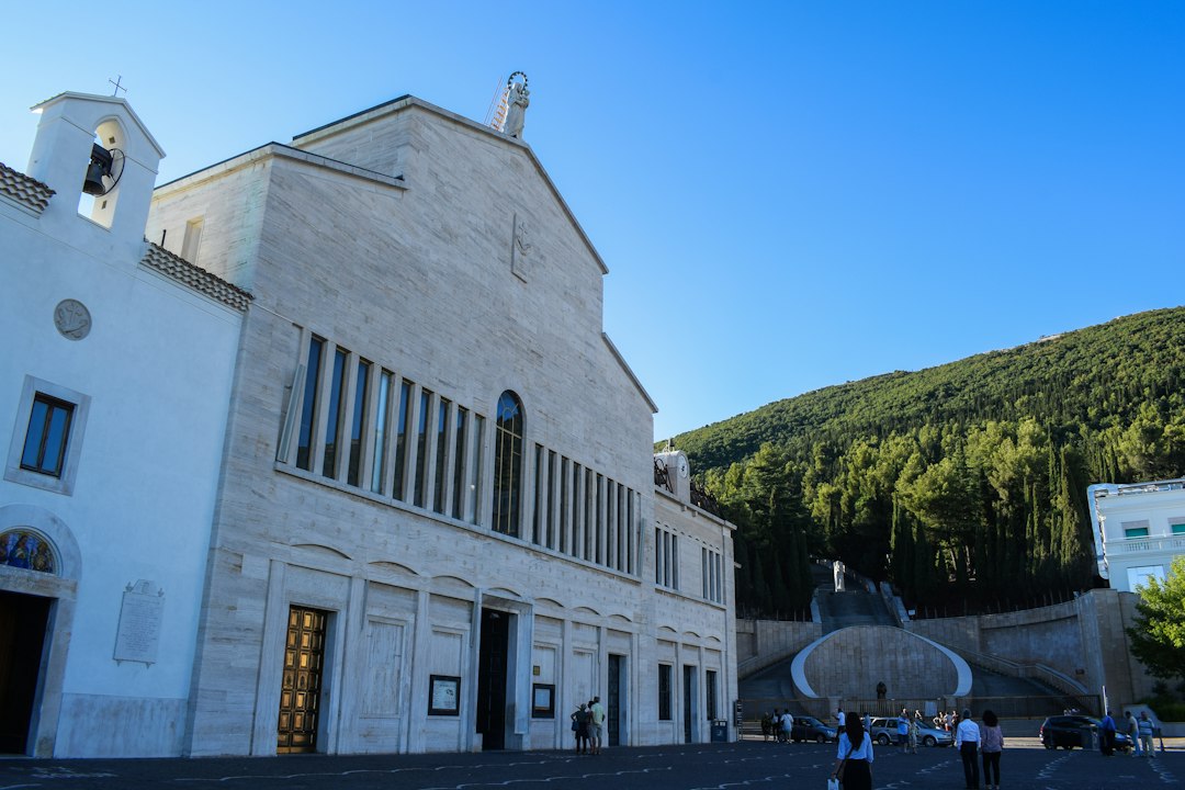 Chiesa sul Nerl': la pietra bianca del XII secolo - Vladimirskaya oblast' | Secret World Trip Planner