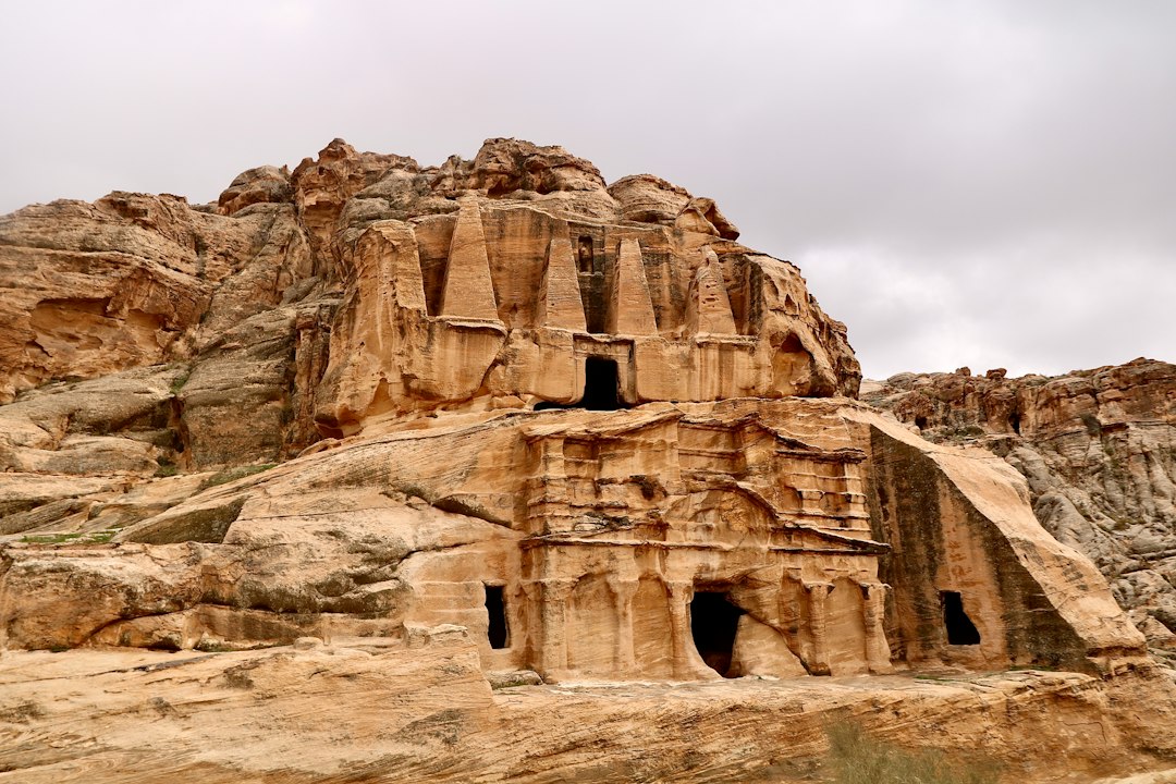 Petra Museum: arte nabatea nel cuore della roccia — 8FG9+46R