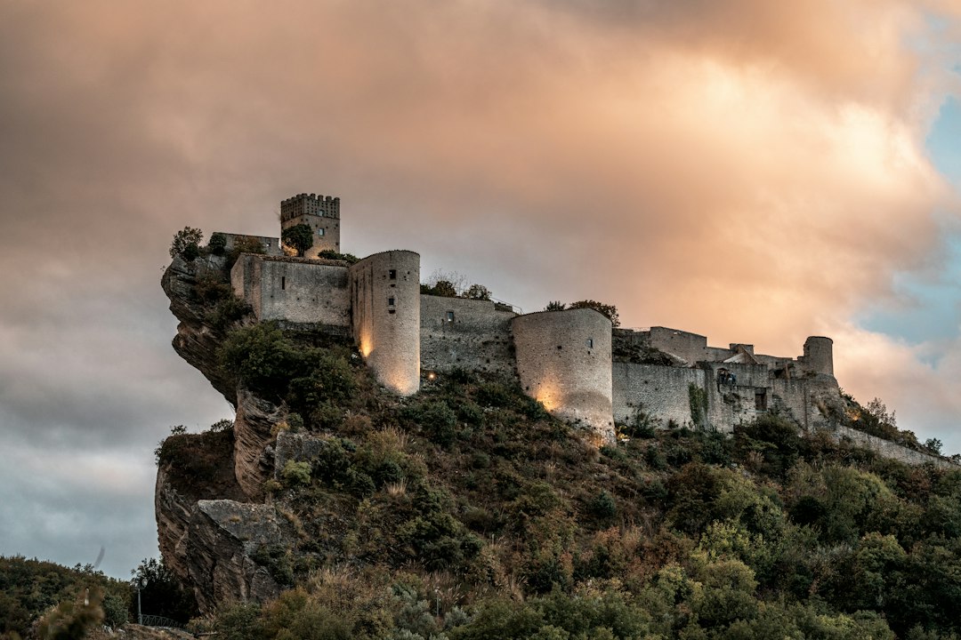 Castello di Berat: la cittadella bizantina abitata - Sheshi Sallabanda 5001 | Secret World Trip Planner