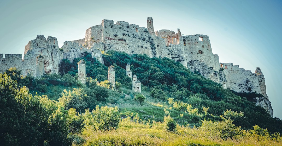 Castello di Berat: la cittadella bizantina abitata - Sheshi Sallabanda 5001 | Secret World Trip Planner