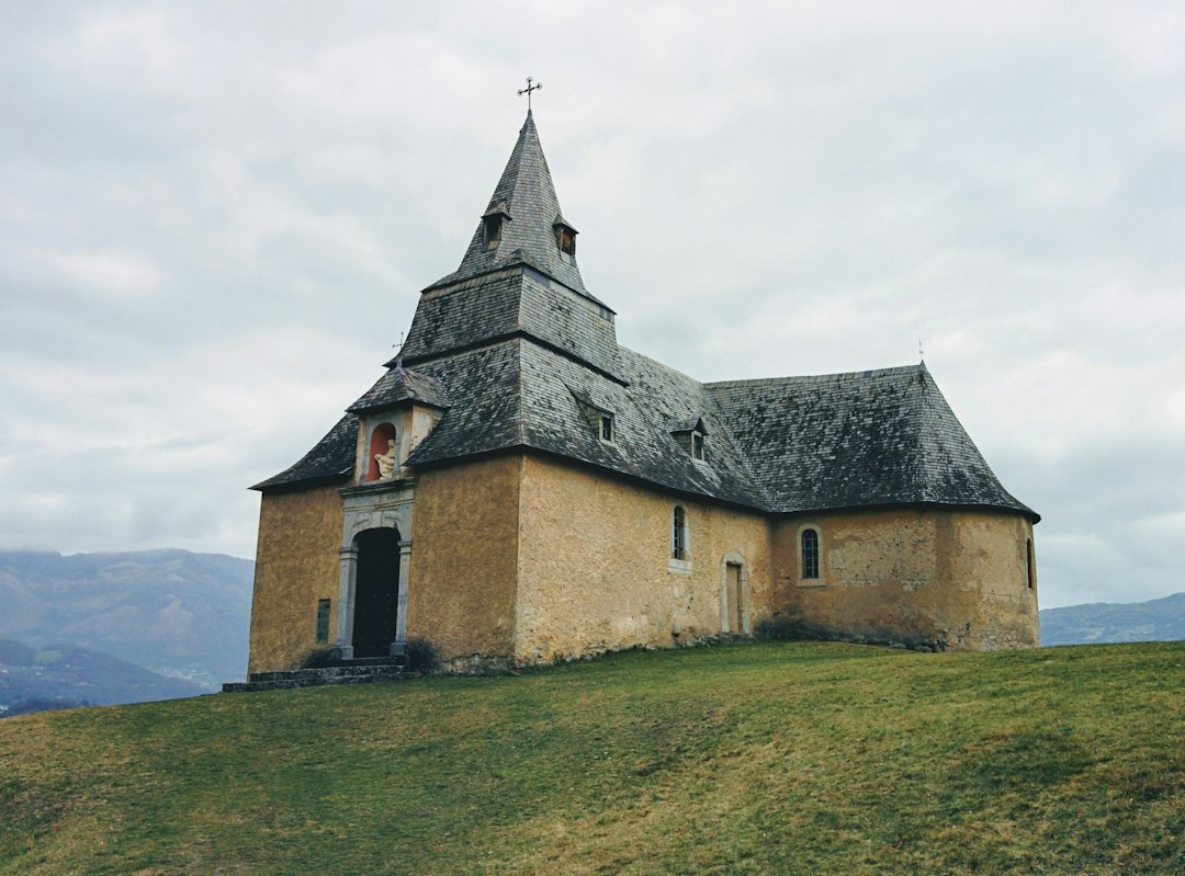 Chiesa lignea di Ieud Deal: gioiello UNESCO del Maramureș - Ieud | Secret World Trip Planner