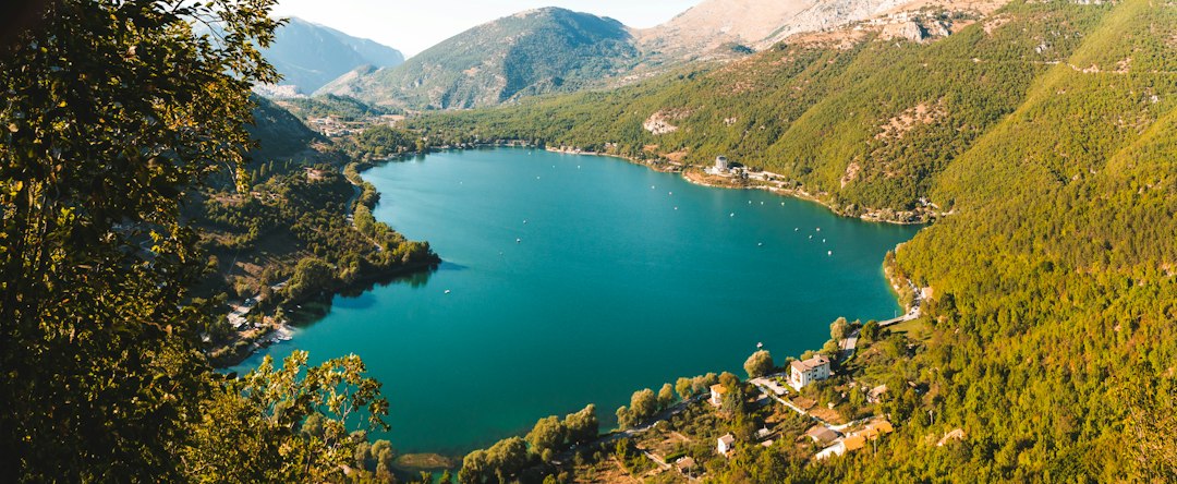 Il lago di Scanno: il cuore glaciale dell'Abruzzo - 67038 Scanno AQ | Secret World Trip Planner