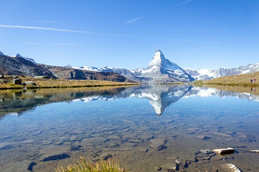 Riffelsee: il lago che riflette il Cervino tra le stelle - Riffelsee | Secret World Trip Planner