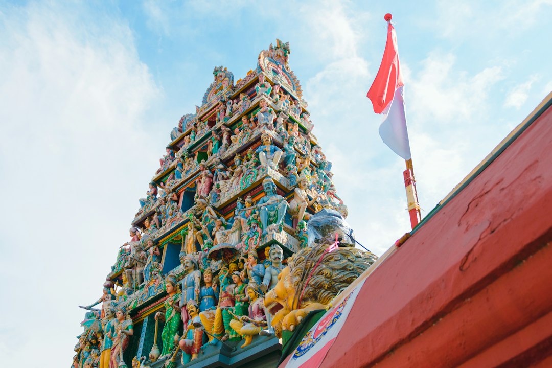 Scopri il Tempio Sri Veeramakaliamman a Singapore - 141 Serangoon Rd | Secret World Trip Planner