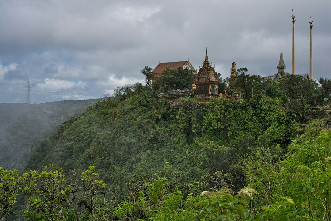 Wat Phu Tok: il monastero nella roccia in Thailandia - Si Wilai District | Secret World Trip Planner