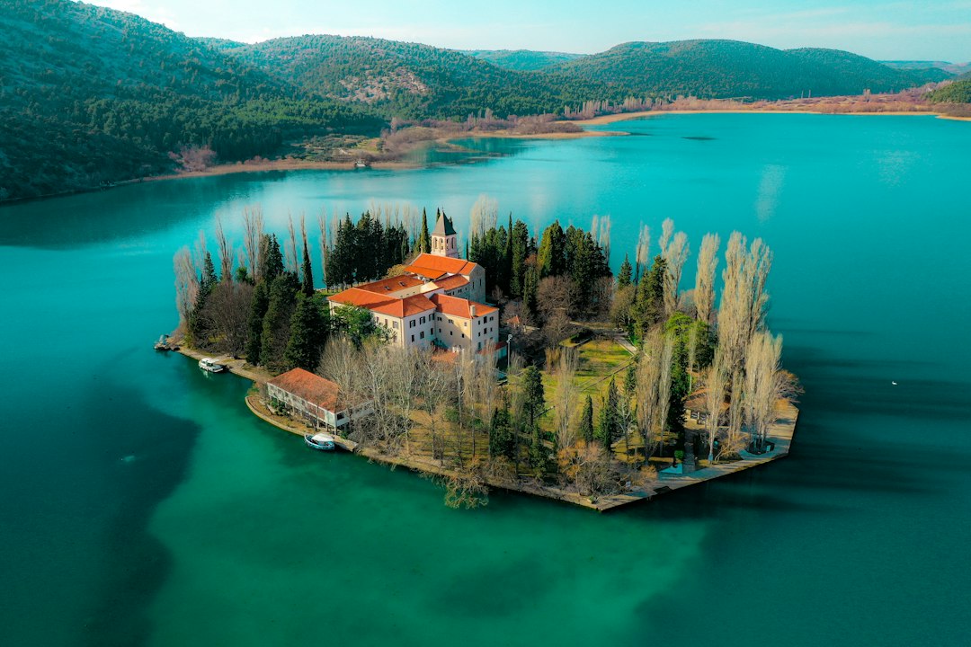 Il giardino del Monastero di Krka: un'oasi nascosta - 22305 | Secret World Trip Planner