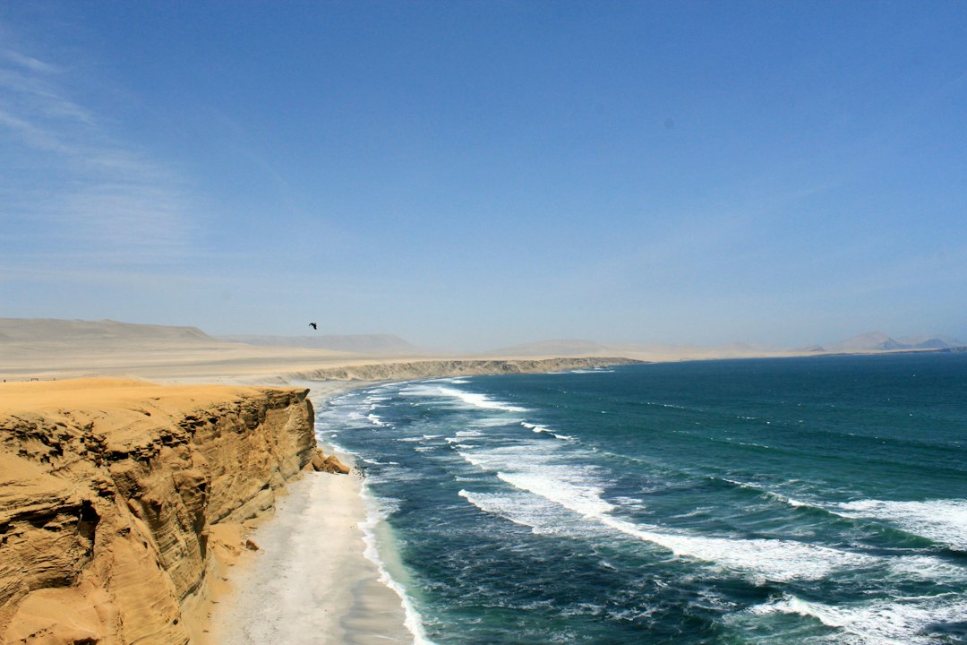 Playa Roja Paracas: Die rote Strandperle Perus — El Chaco