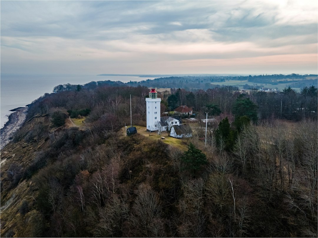 Nakkehoved Fyr: i due fari gemelli sul Kattegat - Fyrvejen 25A | Secret World Trip Planner