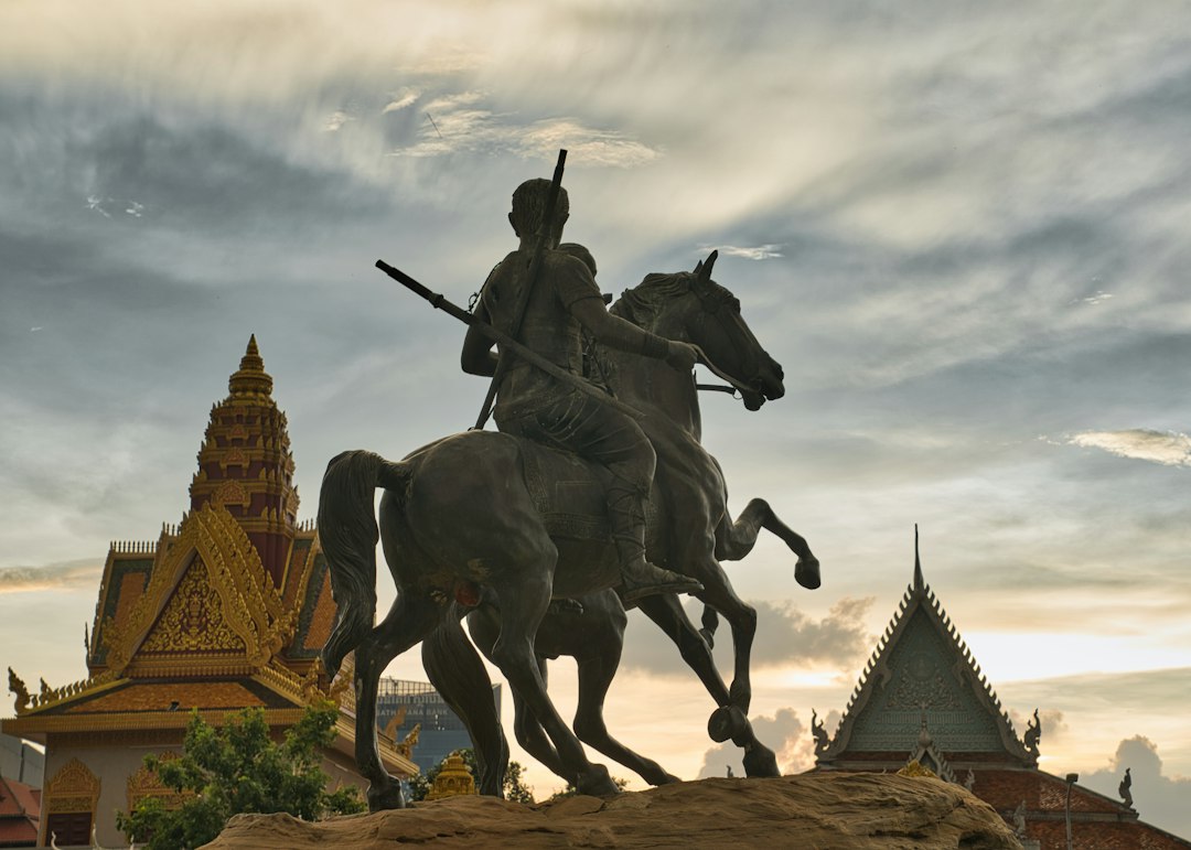 Alla scoperta del White Horse in Cambogia: storia e cultura - Kep | Secret World Trip Planner