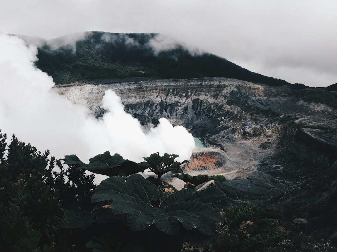 Vulcano Poás: il cratere acido più grande del mondo - Provincia di Alajuela | Secret World Trip Planner