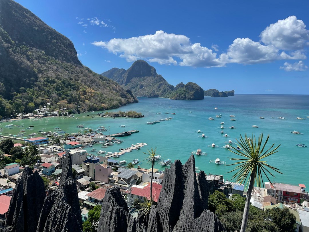 El Nido Bay: lagune e scogliere calcaree nelle Filippine - El Nido Bay | Secret World Trip Planner