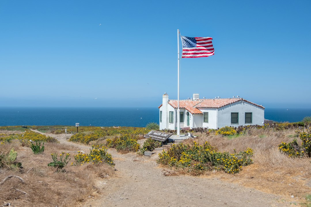 Faro di Anacapa Island: luce sul Pacifico selvaggio - Ventura | Secret World Trip Planner