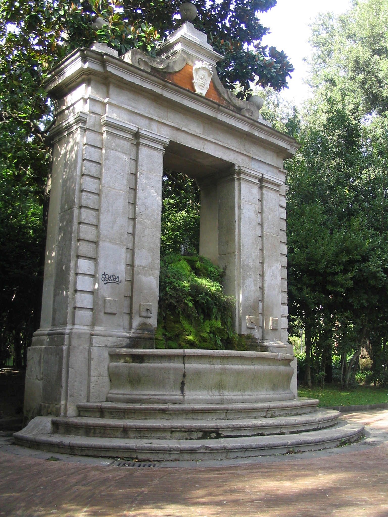 De fontein van Tullio (De Fontein van Aesculapius)) - Salerno | Secret World Trip Planner