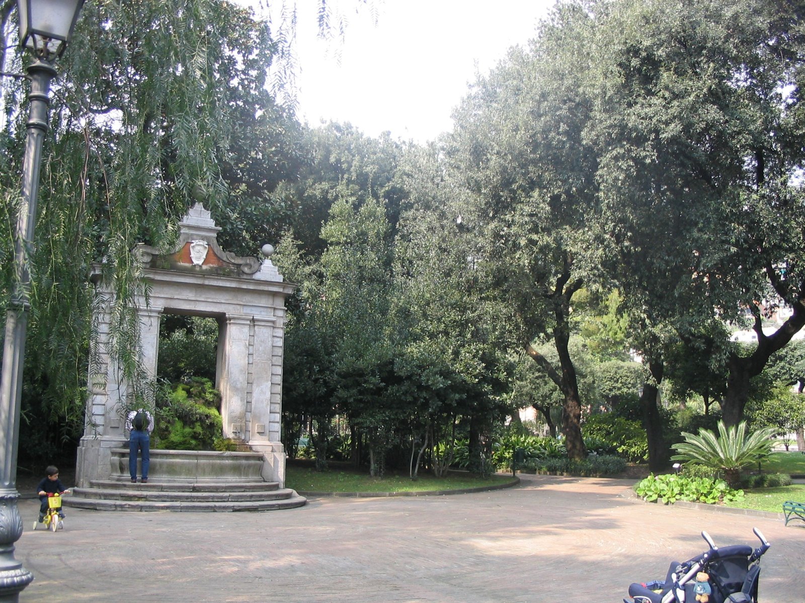De fontein van Tullio (De Fontein van Aesculapius)) - Salerno | Secret World Trip Planner