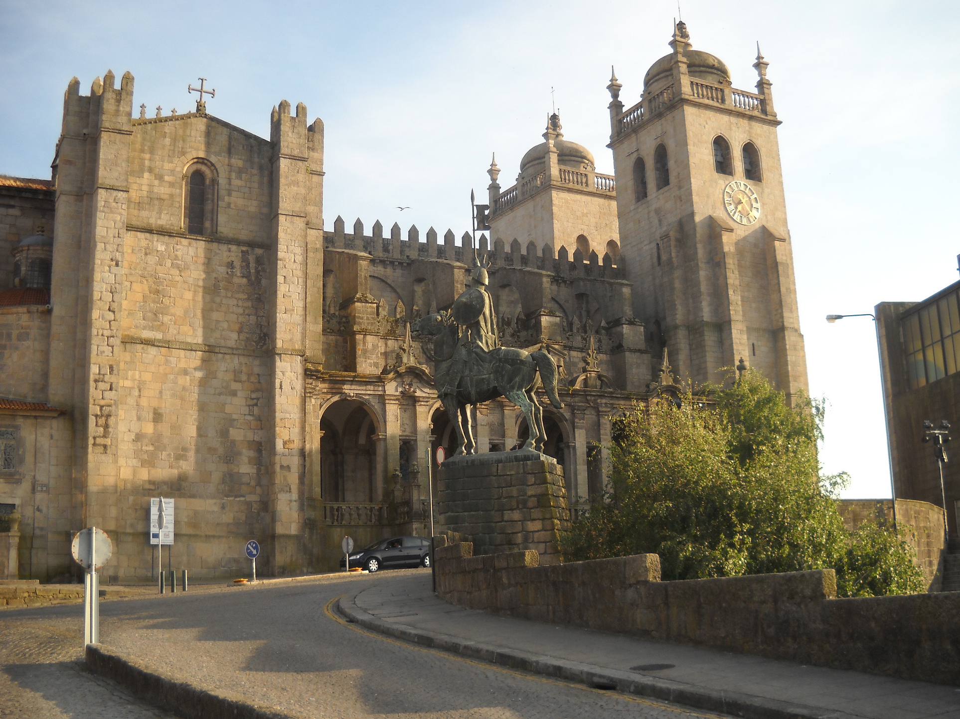 Portugal | La Catedral de Porto - Porto | Secret World Trip Planner