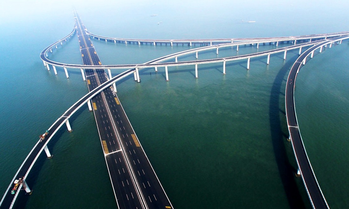 Le pont de la baie de Jiaozhou - le plus long pont maritime du monde — Qingdao Shi