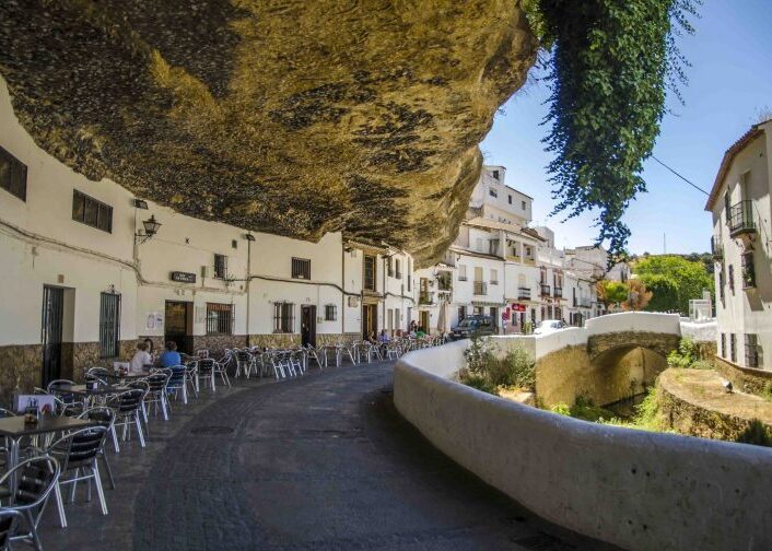 Setenil de las Bodegas, una piccola città bianca in Andalusia - Setenil de las Bodegas | Secret World Trip Planner