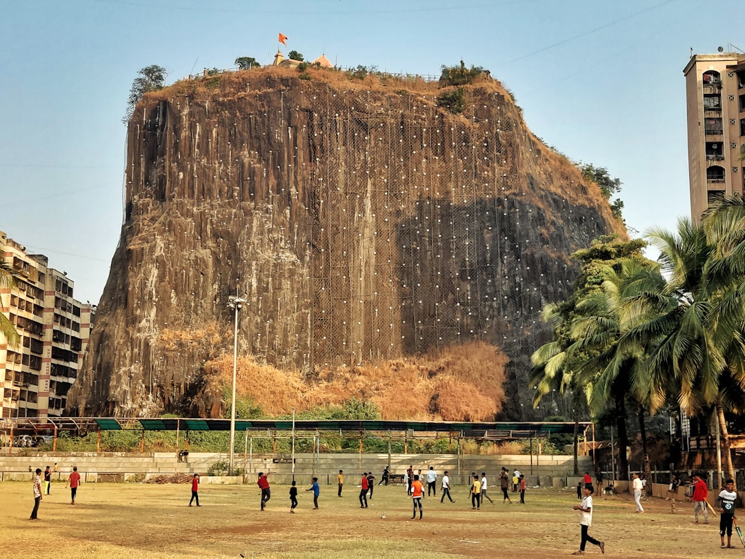 Imajinatu handi bat rock sendoa laba: Gilbert Hill - Mumbai | Secret World Trip Planner