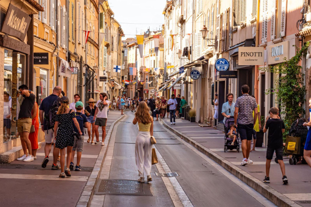 Rue Gambetta, торгова вулиця - Saint-Tropez | Secret World Trip Planner