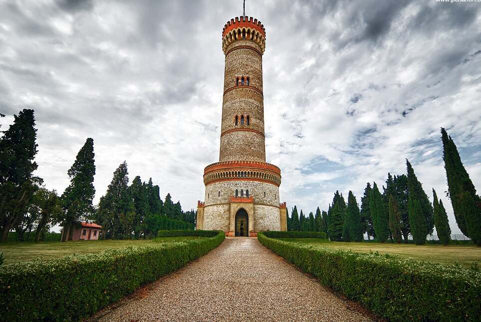 Torre monumentale di San Martino - Desenzano del Garda | Secret World Trip Planner