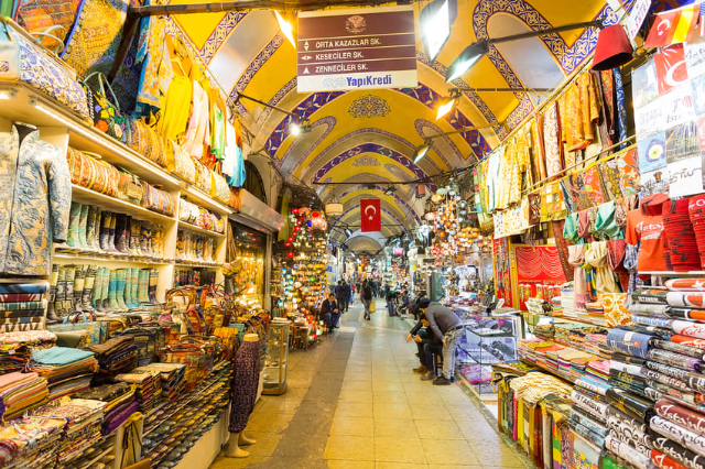 Gran Bazar - Piazza Beyazit | Secret World Trip Planner