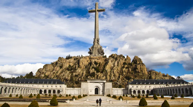 Thung lũng sa ngã Madrid - San Lorenzo de El Escorial | Secret World Trip Planner