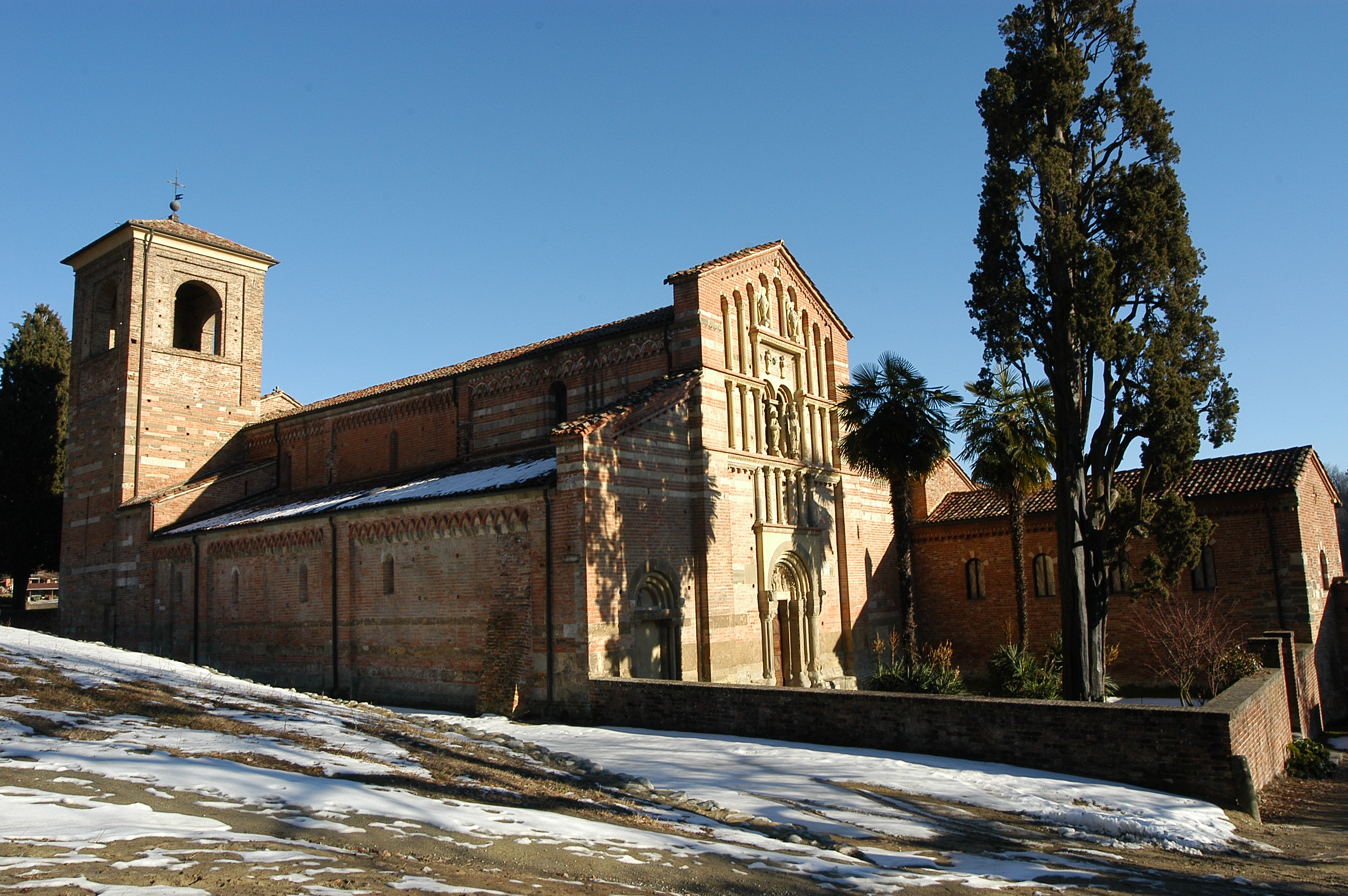 Santa Maria di Vezzolano abatija - Località Vezzolano | Secret World Trip Planner