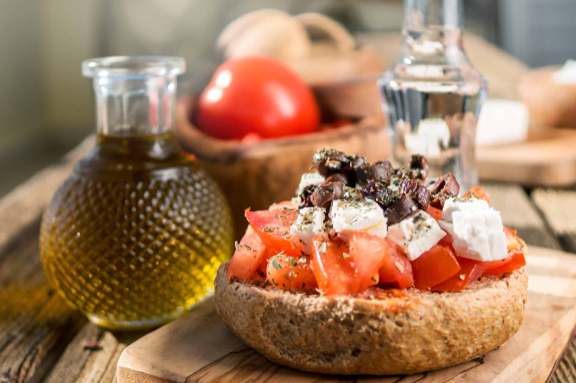 Dakos salāti - Herakleio | Secret World Trip Planner