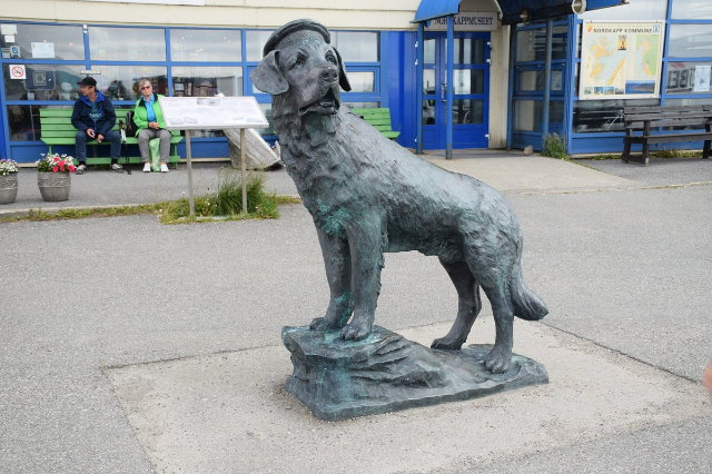 Statuja e Bamses - Holmen 4B | Secret World Trip Planner