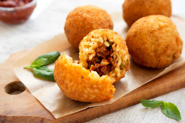 Montalbano च्या Arancini - Ragusa | Secret World Trip Planner