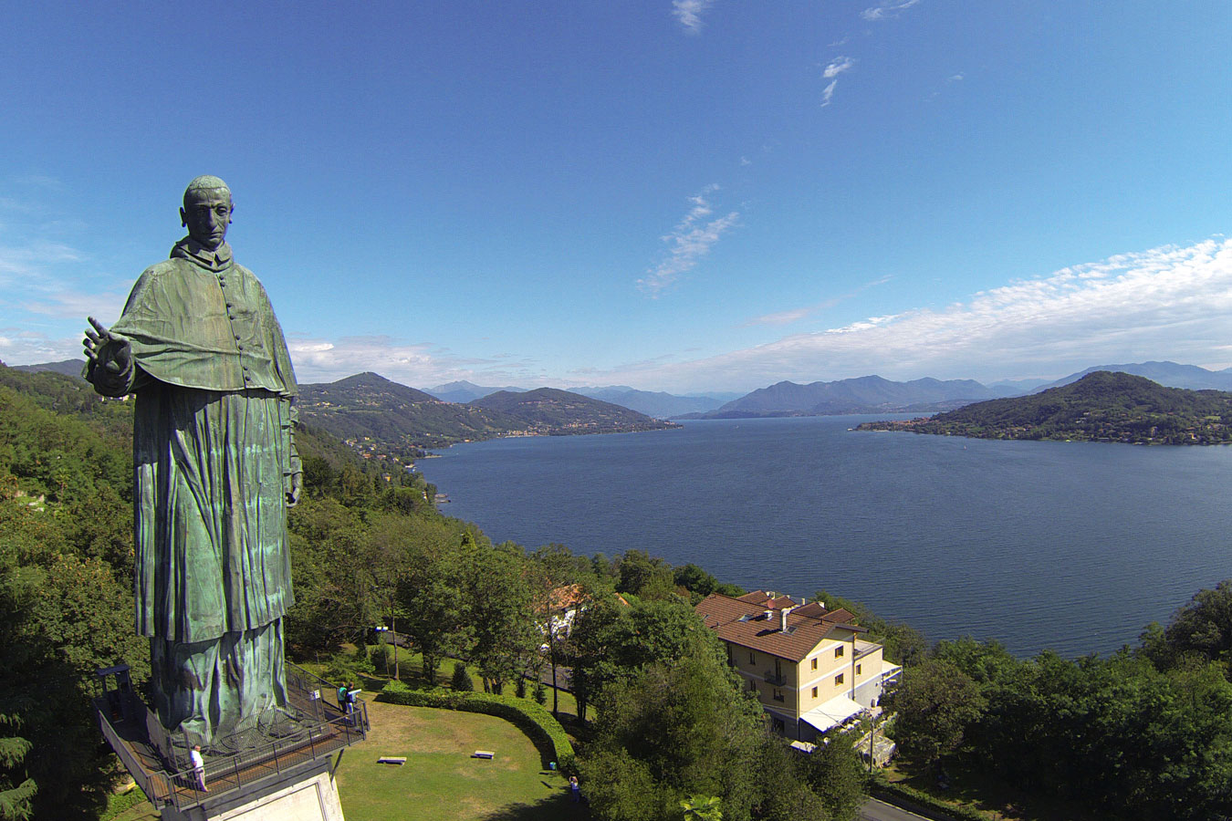 Raksasa St Charles Borromeus - Arona | Secret World Trip Planner