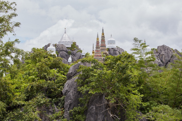 Храм Wat Chaloemprakiat Prachomklao Rachanusorn - Wichet Nakhon | Secret World Trip Planner