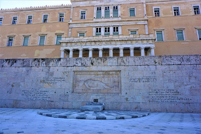 Střídání stráží - Monument to the Unknown Soldier | Secret World Trip Planner