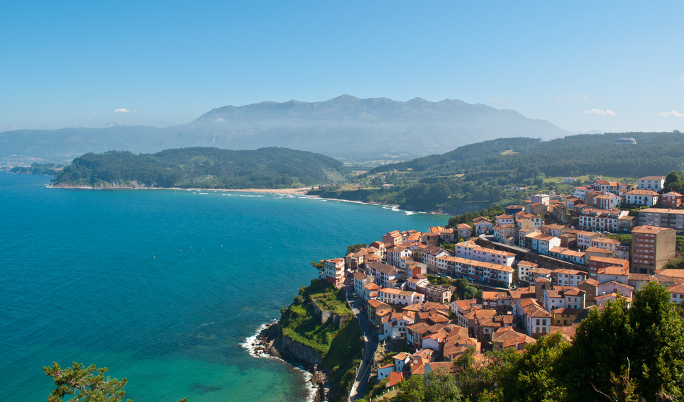 Lastres, unha cidade costeira, na costa de Asturias - Lastres | Secret World Trip Planner
