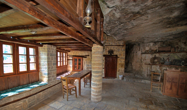 Püha Kipina klooster - North Tzoumerka 440 01 | Secret World Trip Planner