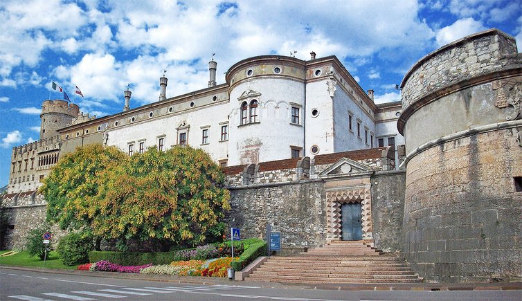 બ્યુનોન્સીગ્લિઓ કેસલ - Trento | Secret World Trip Planner