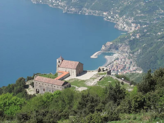 Helligdommen for Maria den helligste fortaler - 84010 Maiori SA | Secret World Trip Planner