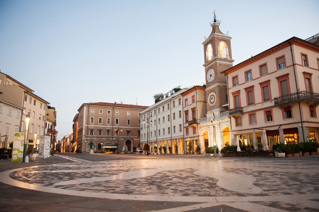 Kolme märtri väljak - Rimini | Secret World Trip Planner