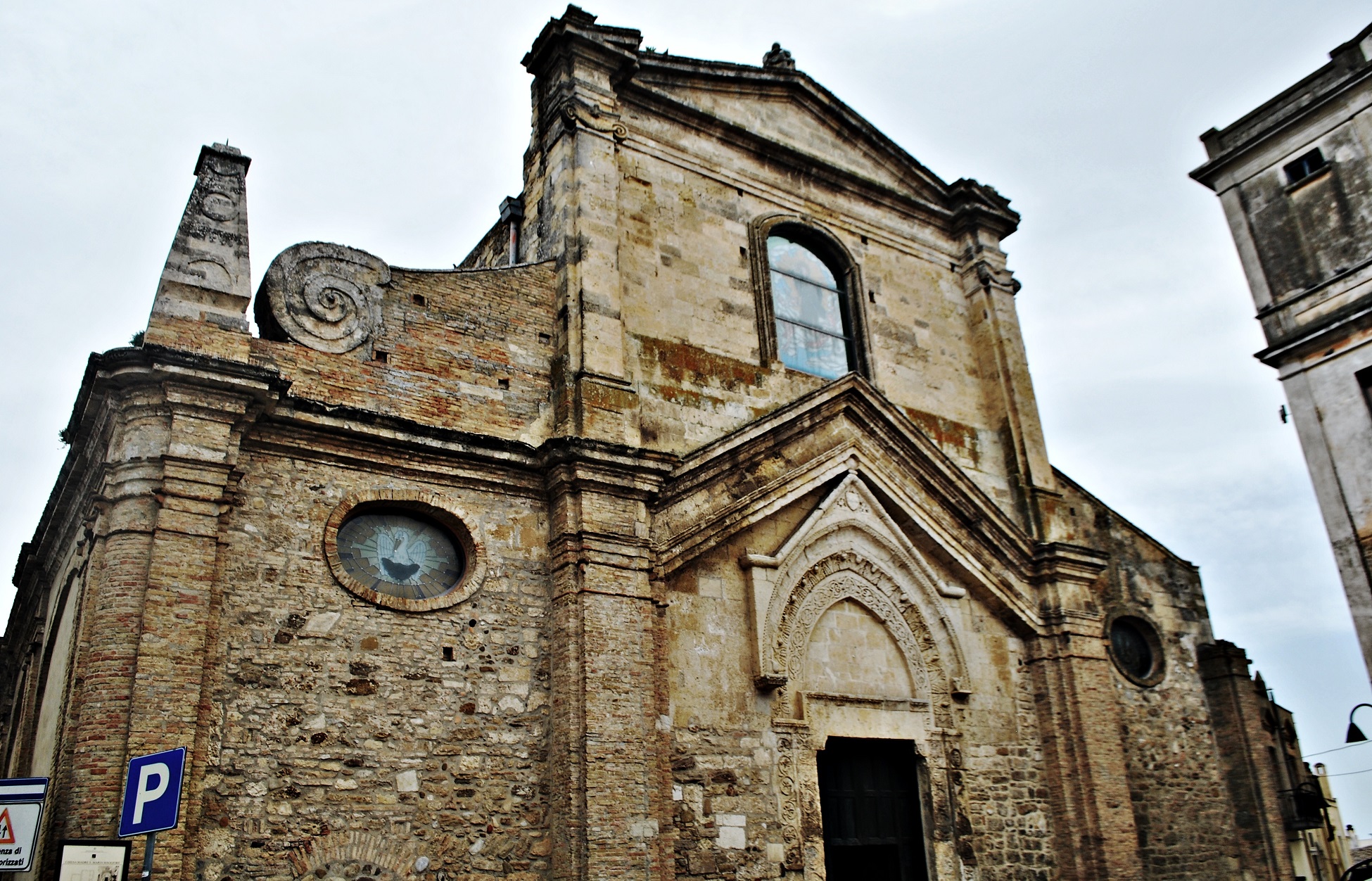 Santa Maria Maggiore Anya Templom - Miglionico | Secret World Trip Planner
