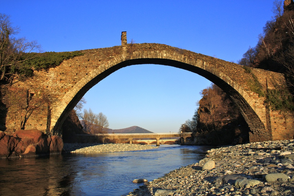 Iblis ko'prigi - Lanzo Torinese | Secret World Trip Planner